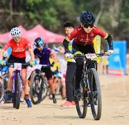 开云入口 -包含马拉松友谊赛掀起高潮，皖江雷豹队强势反弹岭南雄狮队，高压逼抢奏功——战术板得到兑现的词条