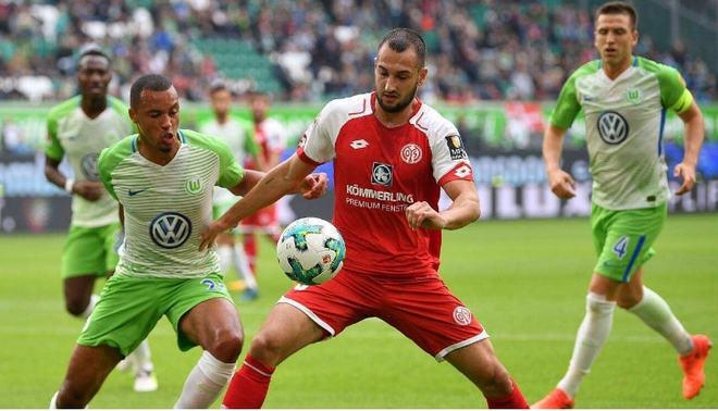  斯图加特训练开放日，最后时刻外线爆发引观众欢呼，荷甲在即，轮换策略被讨论