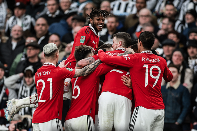  曼联训练开放日；清晨状态回暖引欢呼；足总杯在即；球队文化再被提及