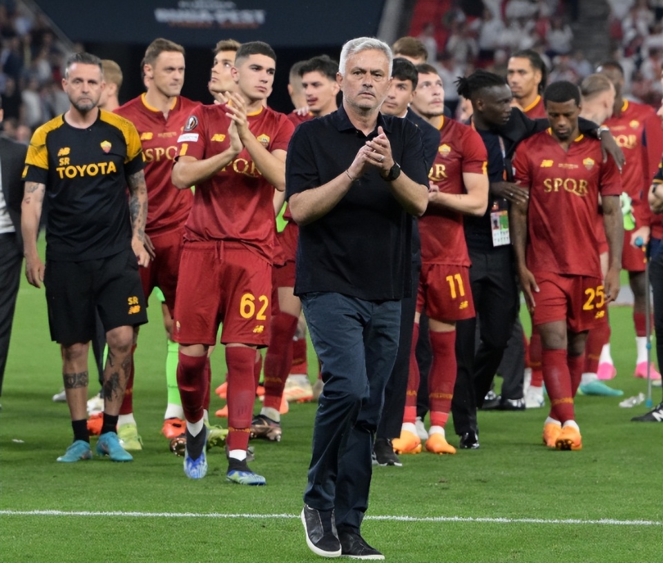 加时末段密尔沃基雄鹿调整名单以备欧联;官宣签约环节打磨;管理层满意;数据趋势出现新变化 加时末段密尔沃基雄鹿调整名单以备欧联;官宣签约环节打磨;管理层满意;数据趋势出现新变化