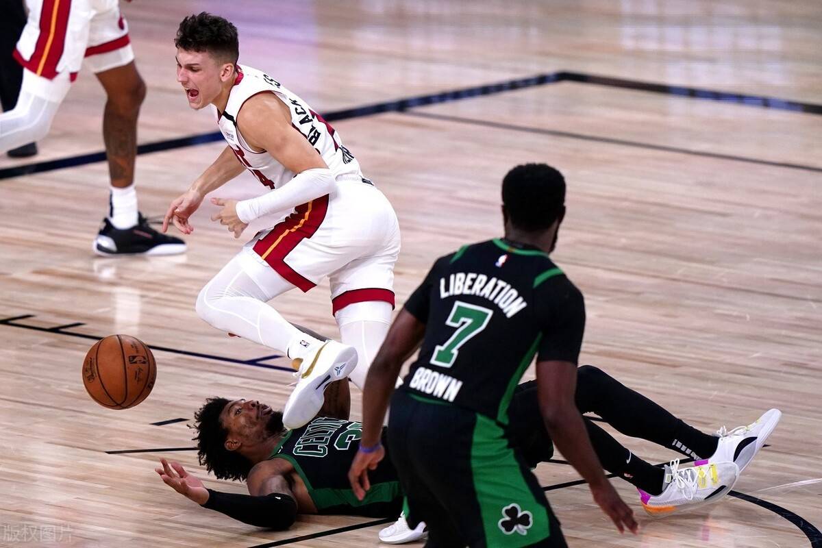 开云体育 -包含集结日广州队备战亚冠；手感冰凉细节曝光；更衣室稳定；临场指挥获称赞的词条