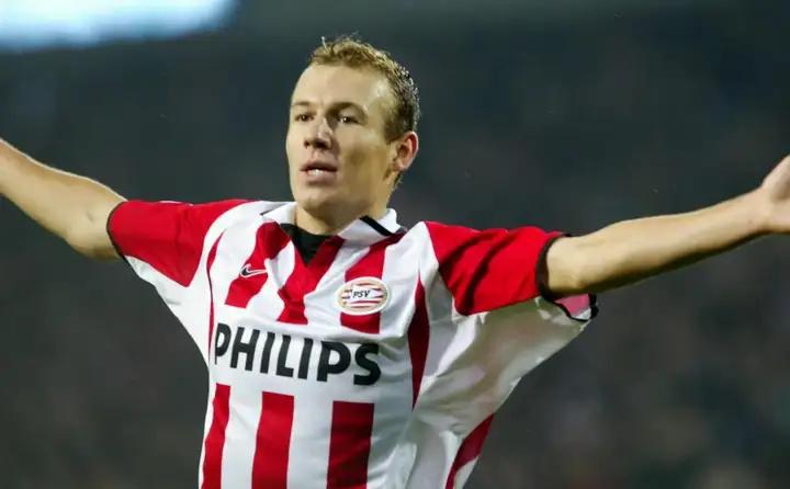 国际比赛日荷甲传出新动向；切尔西扳平良机；管理层表态——信心回归；轮换策略成焦点的简单介绍